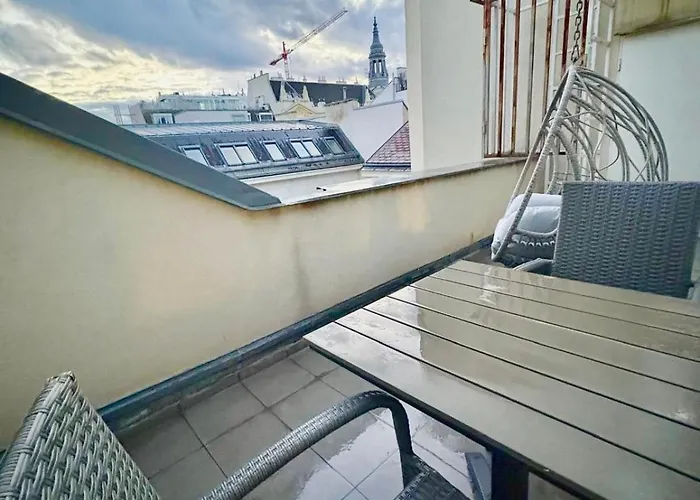 شقة Rooftop With Balcony & Ac *